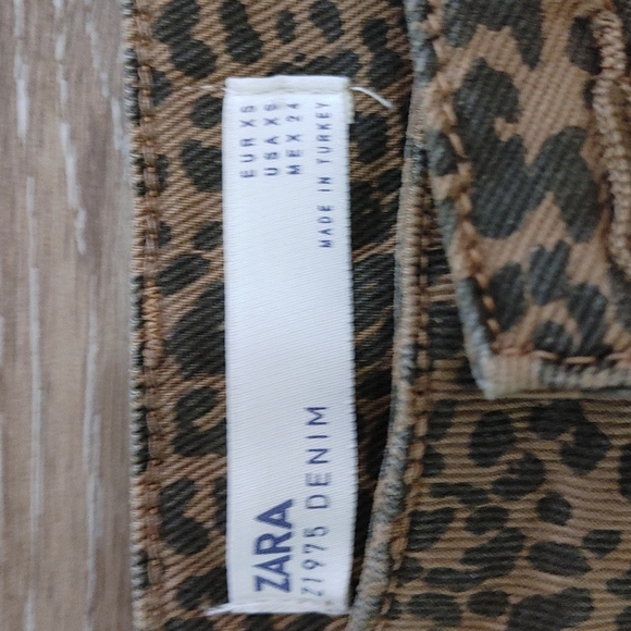Zara xsmall cheetah print denim midi skirt used great condition - Picture 5 of 9